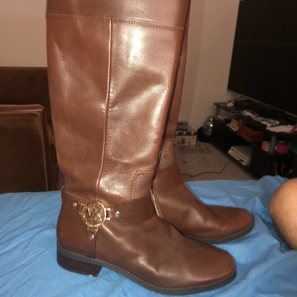 Boots - Picture 2 of 4